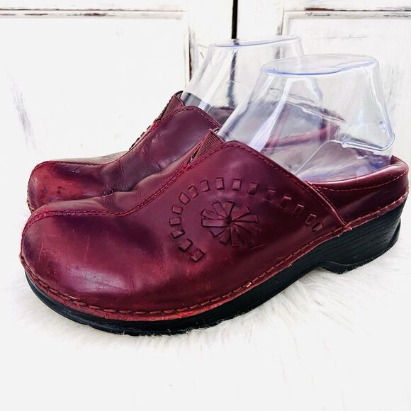 Klogs 'Balance Man' Red Maxum Slip Resistant Non Marking Leather Clogs Womens 8M - Picture 1 of 8